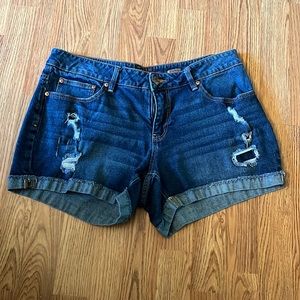 blue jean shorts with minimal rips